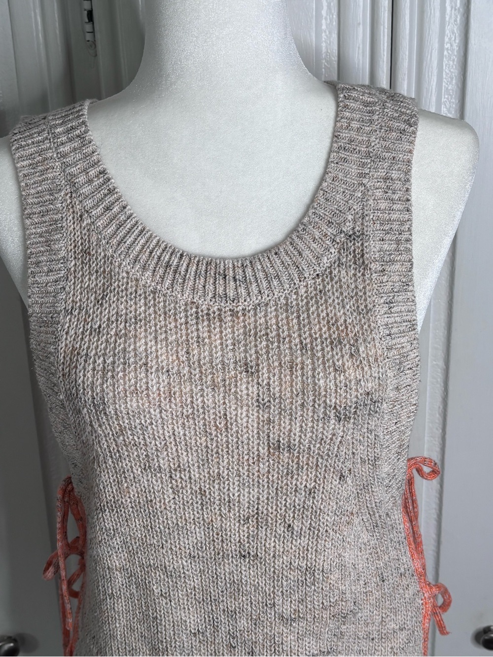 Pilcro Speckled Cream Knit Tank with side ties size Small - Picture 4 of 9
